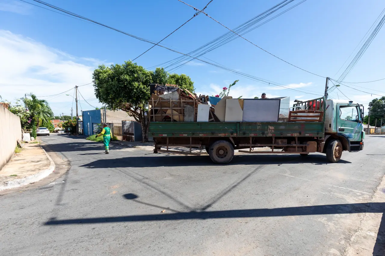 Operação Cata-treco atenderá 14 bairros em Cuiabá nesta semana; confira lista
