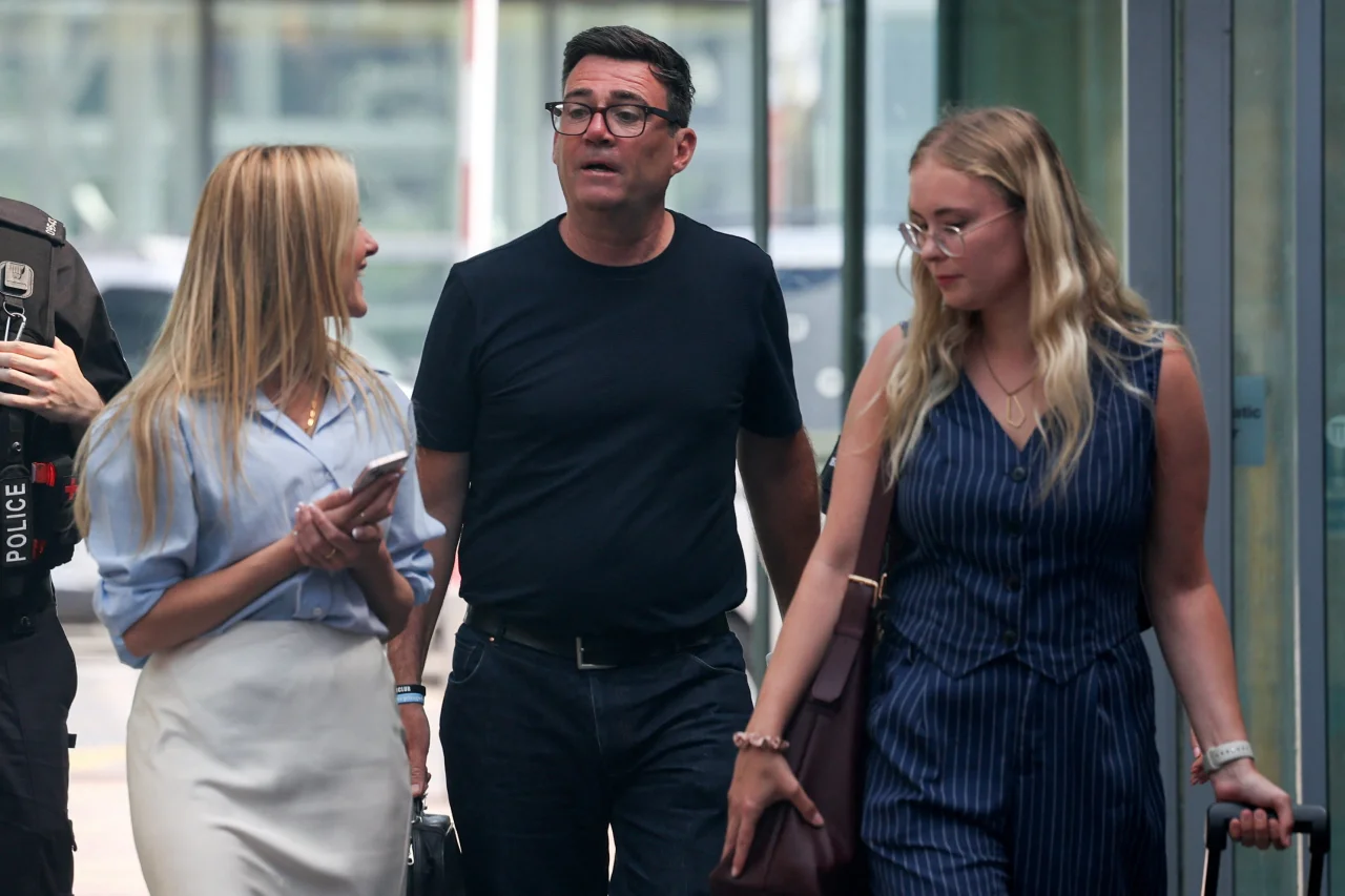 Andy Burnham, o mais cotado para substituir Starmer, anuncia que vai se candidatar ao cargo de primeiro-ministro