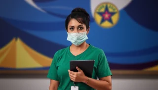 Ana Beatriz Nogueira nega internação e esclarece estado de saúde