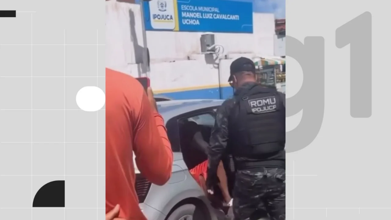 Street vendor accidentally shot by municipal guard during inspection in Porto de Galinhas