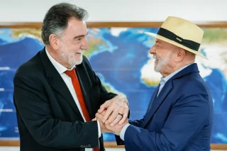 Lula lança Patrus Ananias ao governo de Minas e critica desinformação em ato na capital