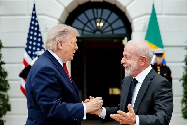 Brasil e EUA acertam retomada de negociações comerciais após ligação entre Lula e Trump