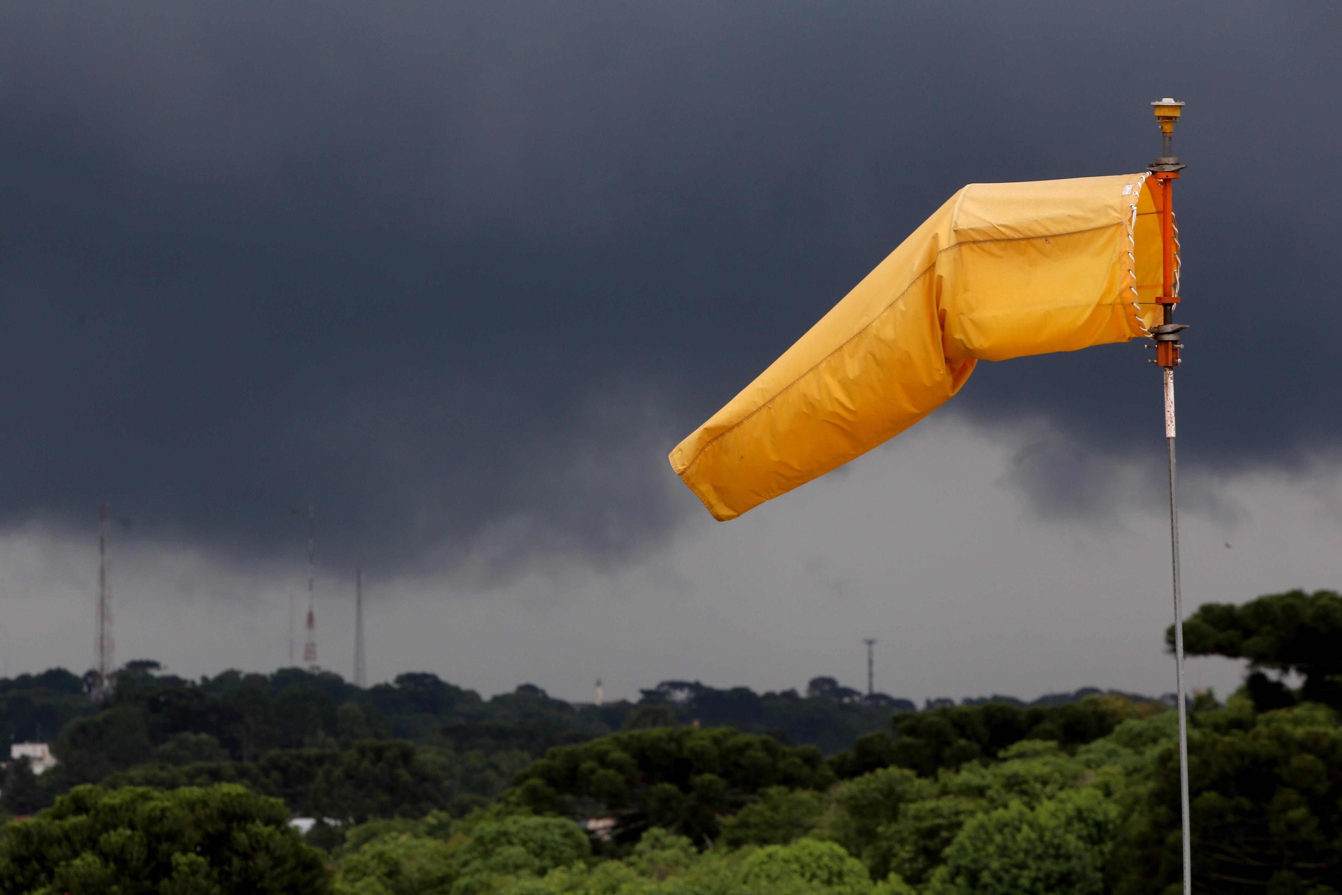 El Ñino e ciclone deixam Paraná sob alerta de tempestades com ventos de até 85 km/h e alagamentos; veja onde e a previsão do tempo