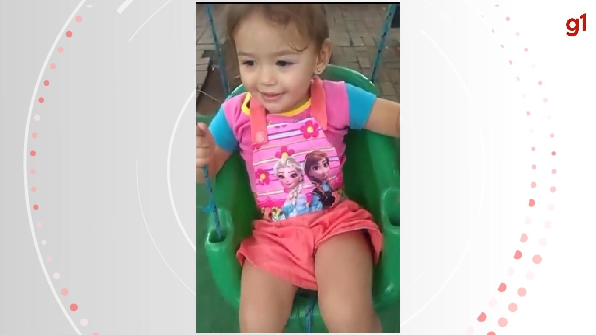 Madrasta de menina que morreu afogada após cair em máquina de lavar roupa no PR é condenada a mais de 8 anos de prisão