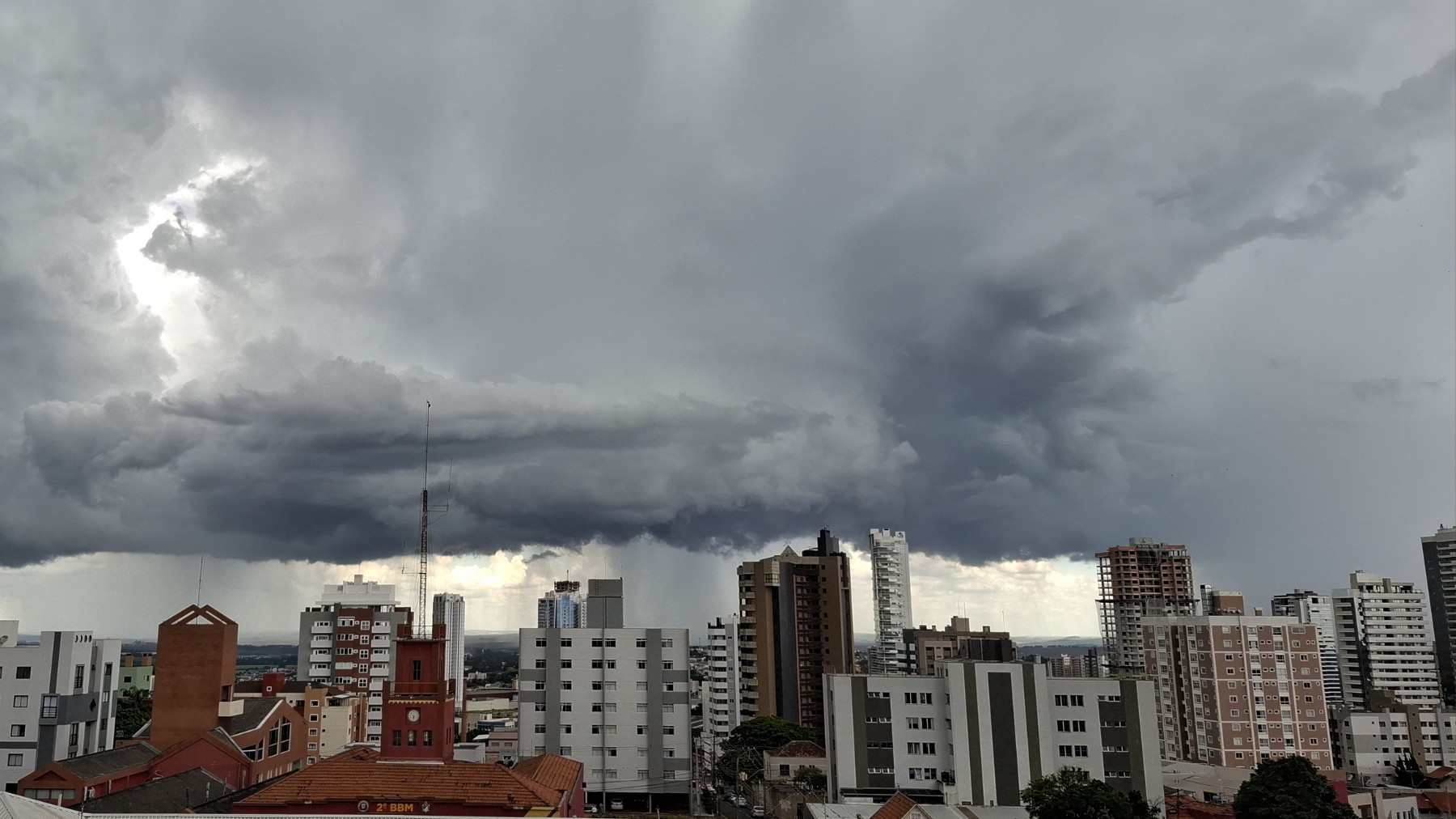 Paraná tem temperaturas negativas pelo 3° dia seguido e recebe alerta para tempestades para 289 cidades; veja quais e previsão do tempo