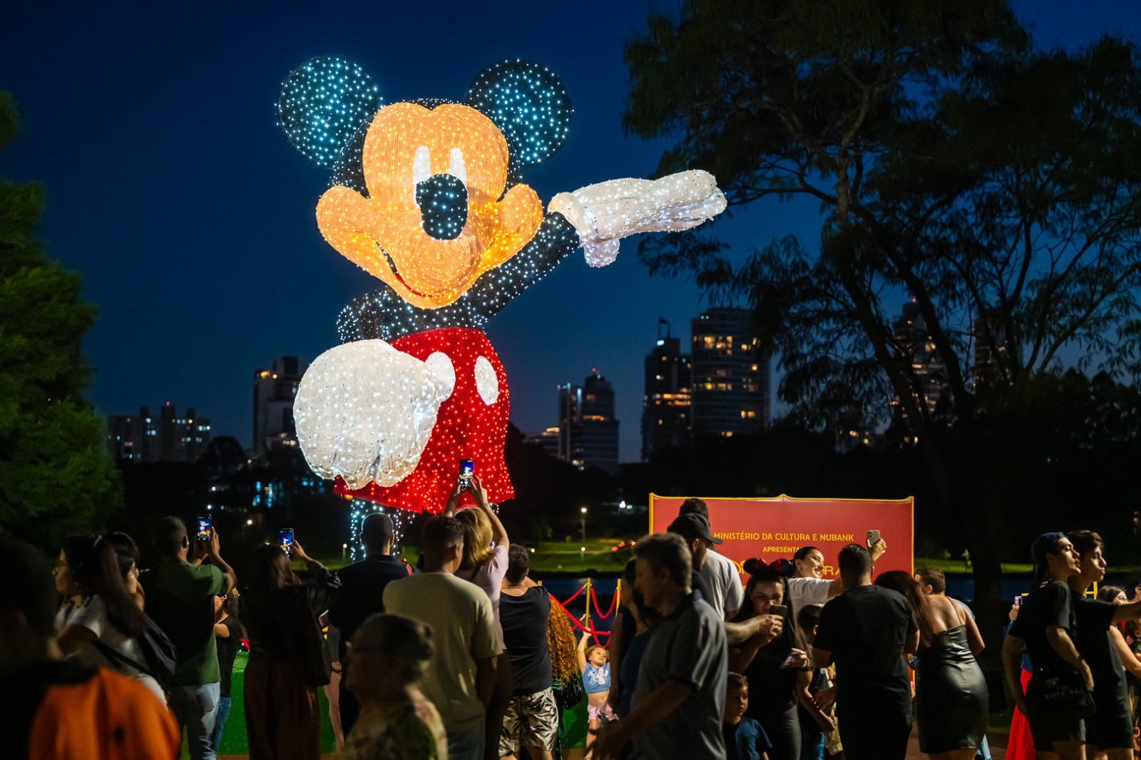 Natal da Disney em Curitiba, show de águas e mais: prefeitura anuncia para novembro o início da programação de fim de ano