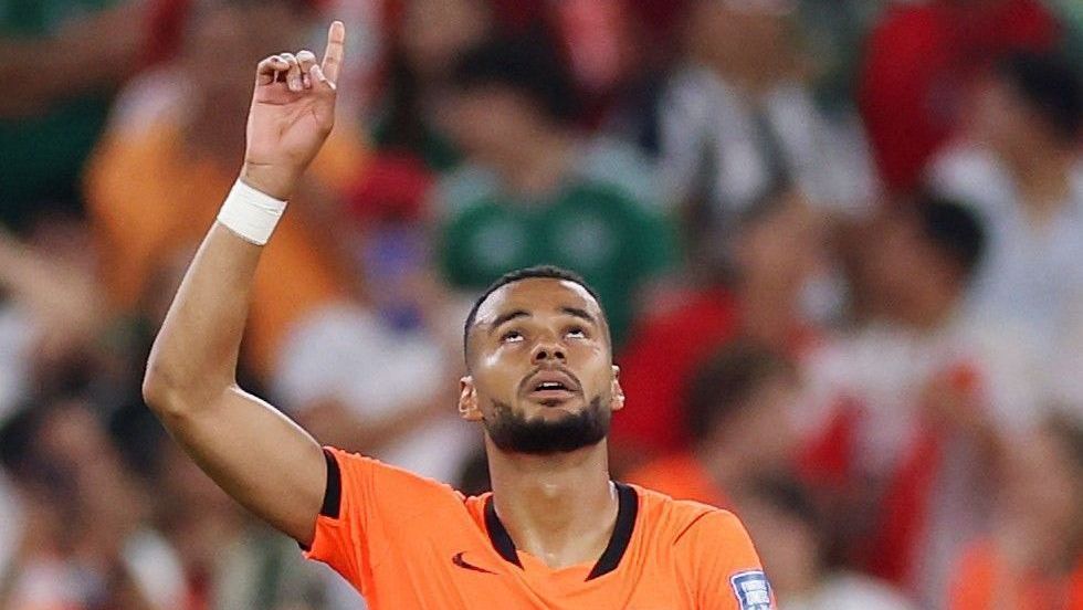 Namorada de Gakpo reage emocionada após gol durante Holanda x Marrocos